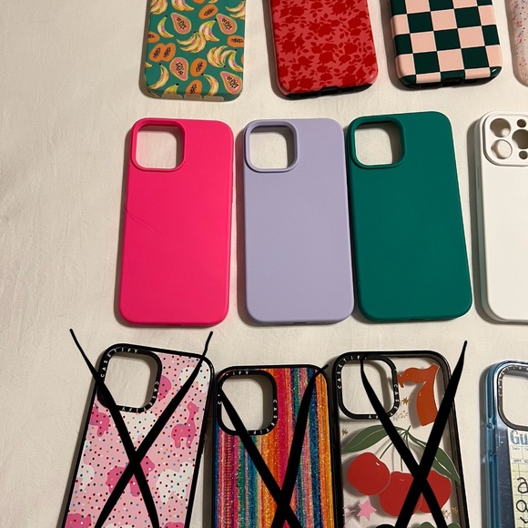 Assorted iPhone 13 Pro Max phone cases - Picture 2 of 4